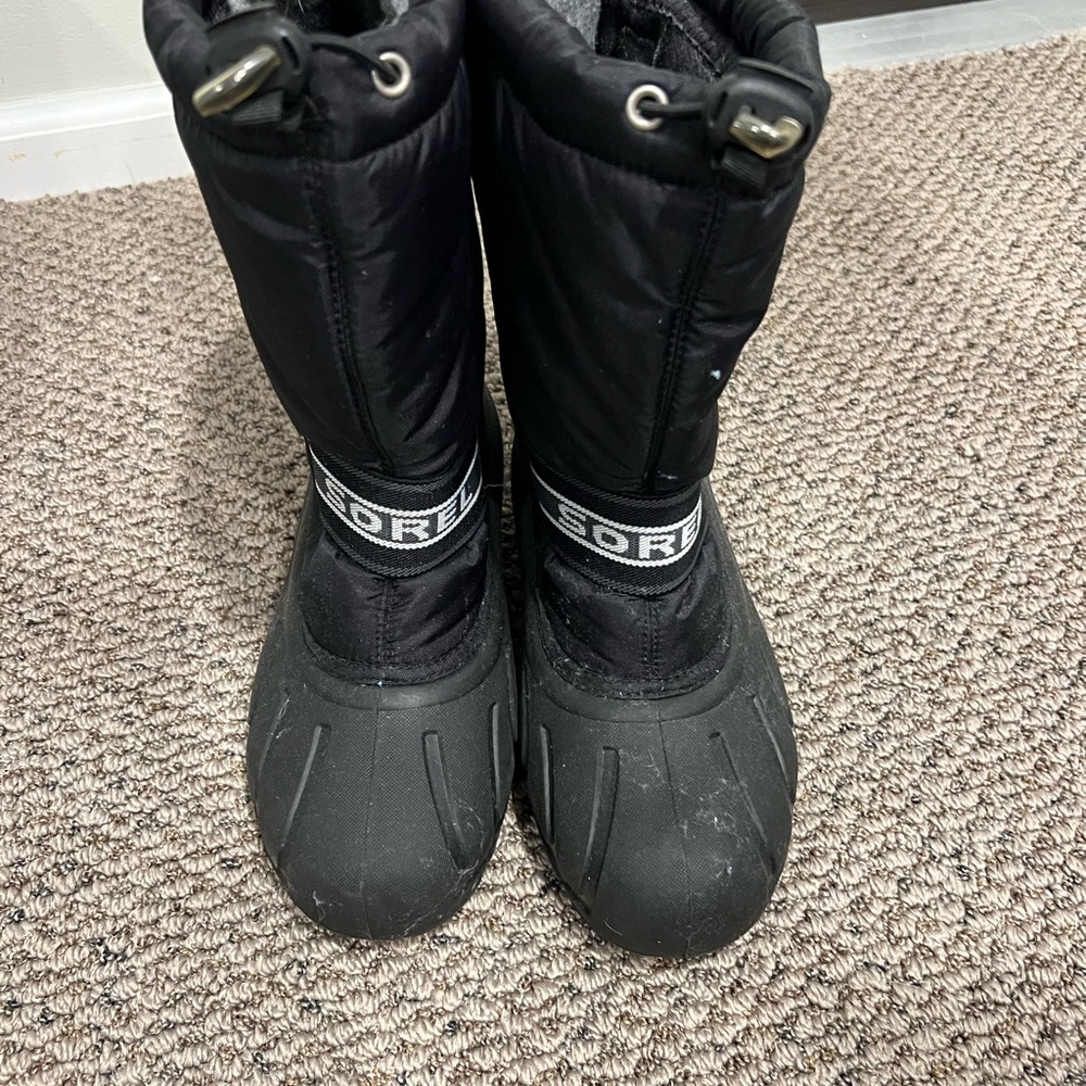 FLASH SALE!! Kids size 6 sorel winter boots-water and snow proof